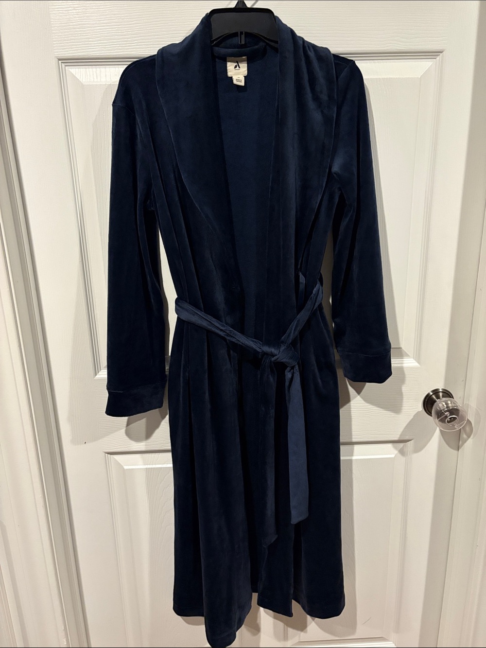 NWOT Women’s Navy Velvet Belted Robe Jacket